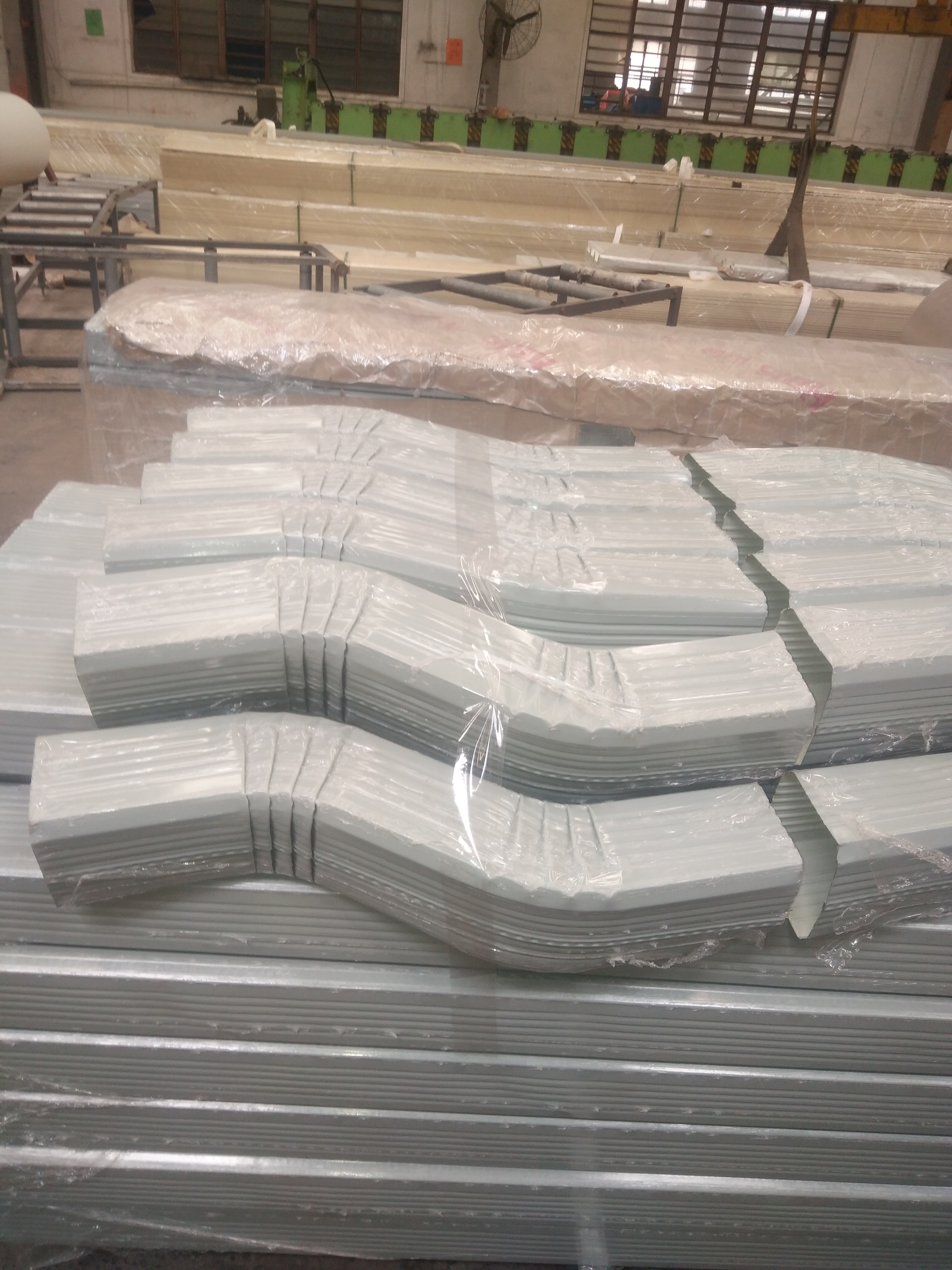 屋面排水落水管彎頭 騰威彩鋼制品 屋面排水落水管彎頭 騰威彩鋼 屋面排水落 水管彎頭