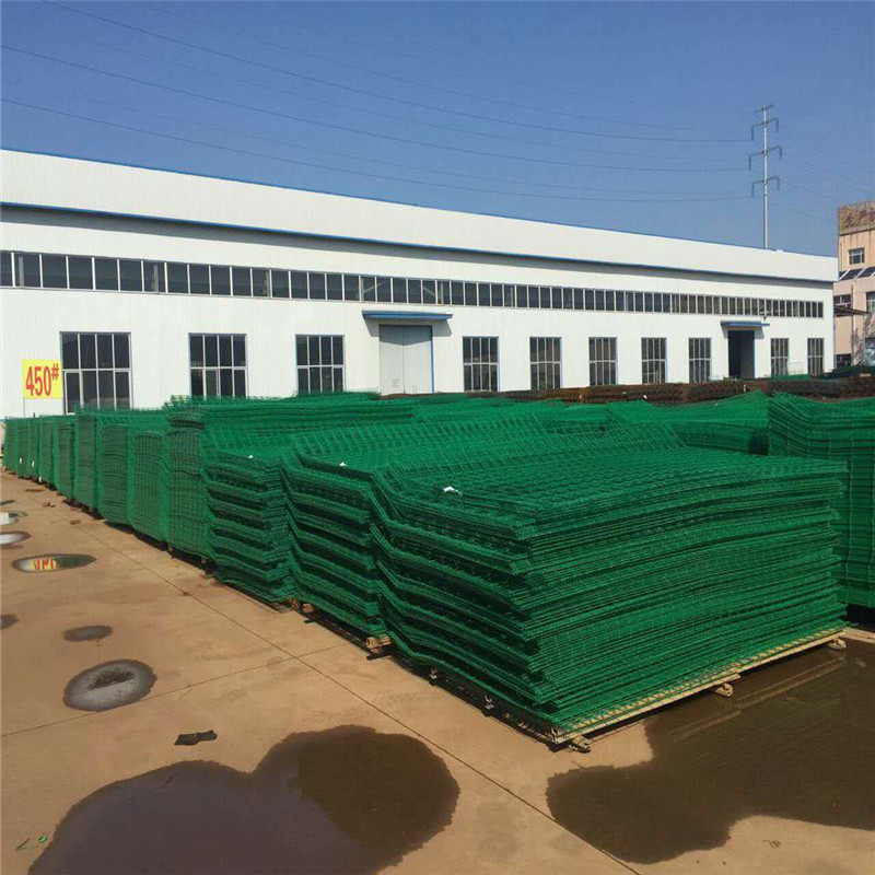 現貨高速公路防護網雙邊絲護欄網