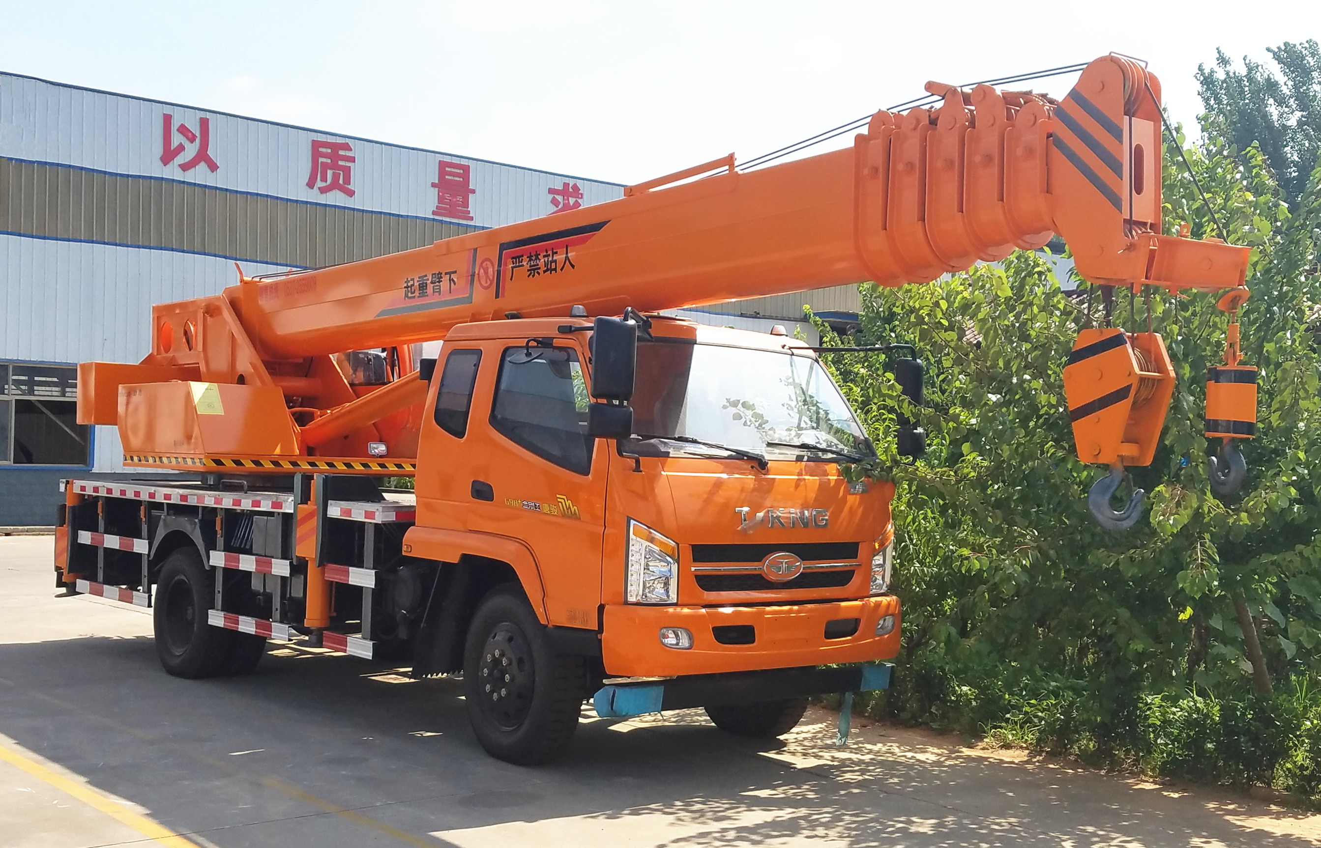 山東龍祥吊車新款國五12噸汽車吊車12噸吊車廠家直銷