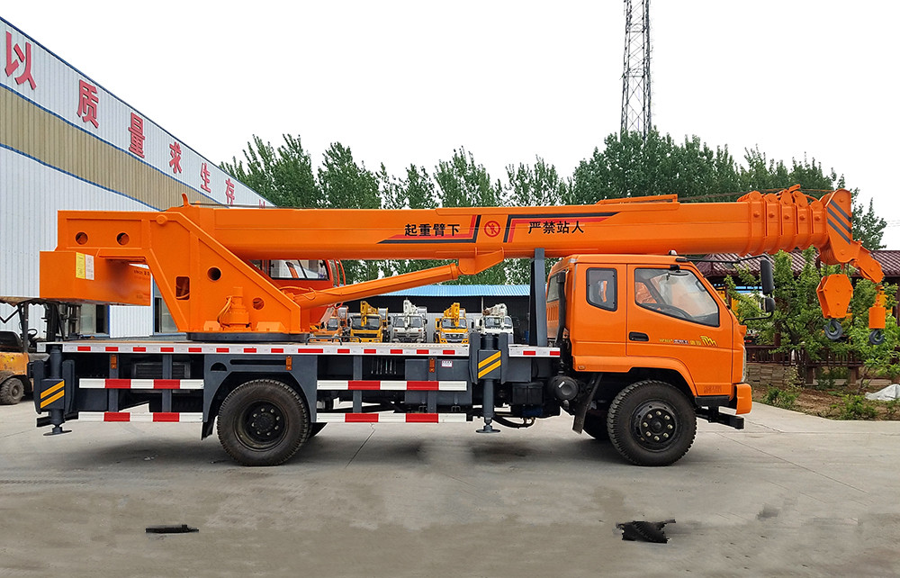 山東龍祥吊車新款國五12噸汽車吊車12噸吊車廠家直銷