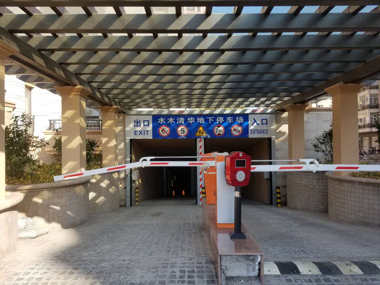 廠家熱賣/智能柵欄道閘柵欄桿停車