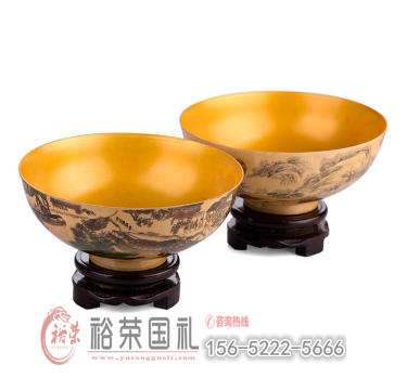 《傳世名畫》粉彩描金對(duì)碗