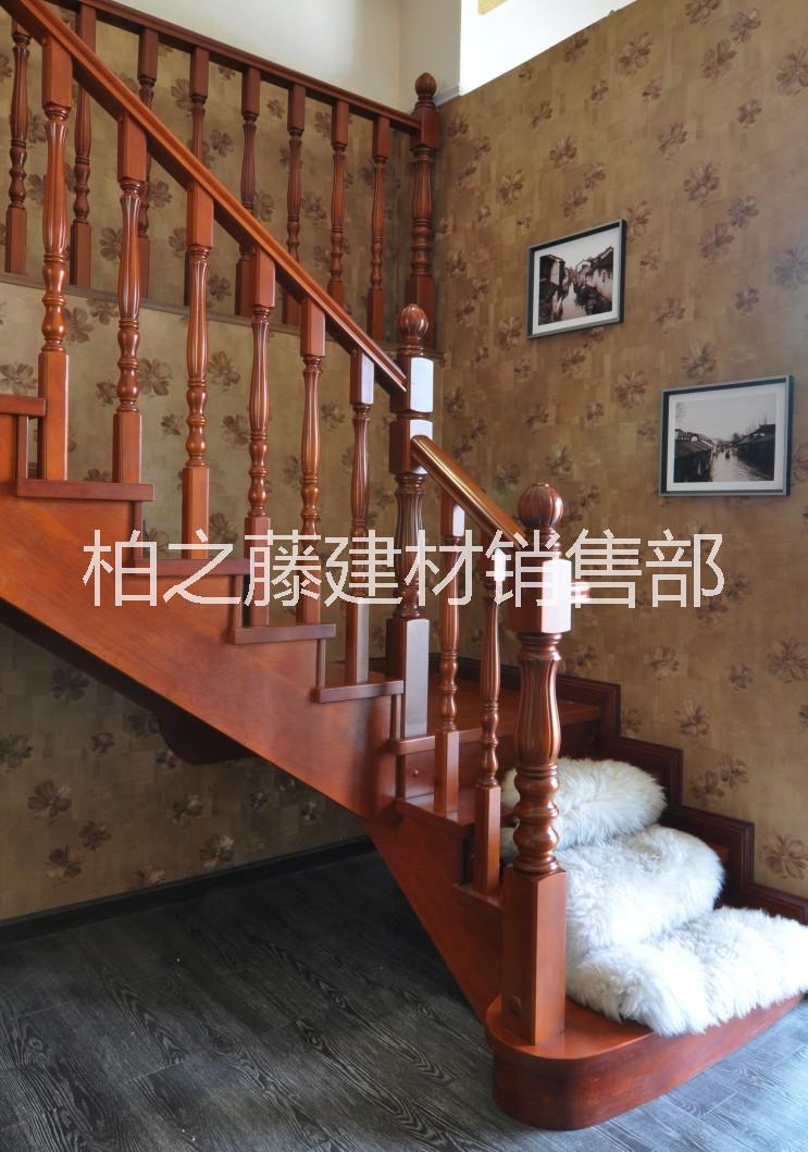 成都實木樓梯廠家，柏藤十三年專注實木樓梯扶手。