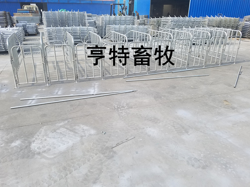 畜牧業(yè)母豬定位欄帶鋼板食槽 亨特定做優(yōu)質(zhì)限位欄尺寸