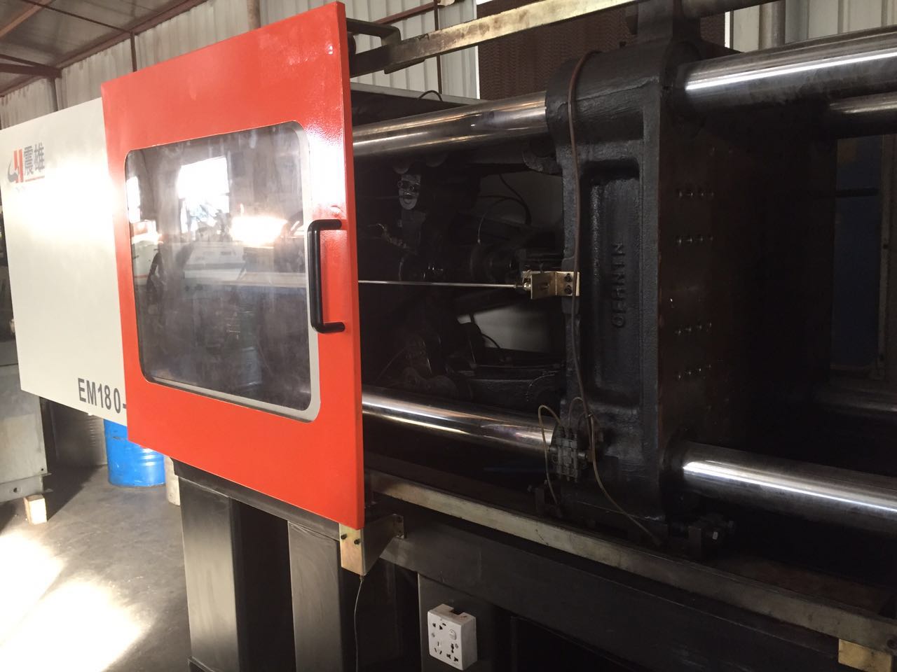 售震德注塑機(jī)EM180-V變量泵AI電腦、電子尺控制、下模510mm，相當(dāng)于200噸機(jī)臺(tái)，靚機(jī)多臺(tái)