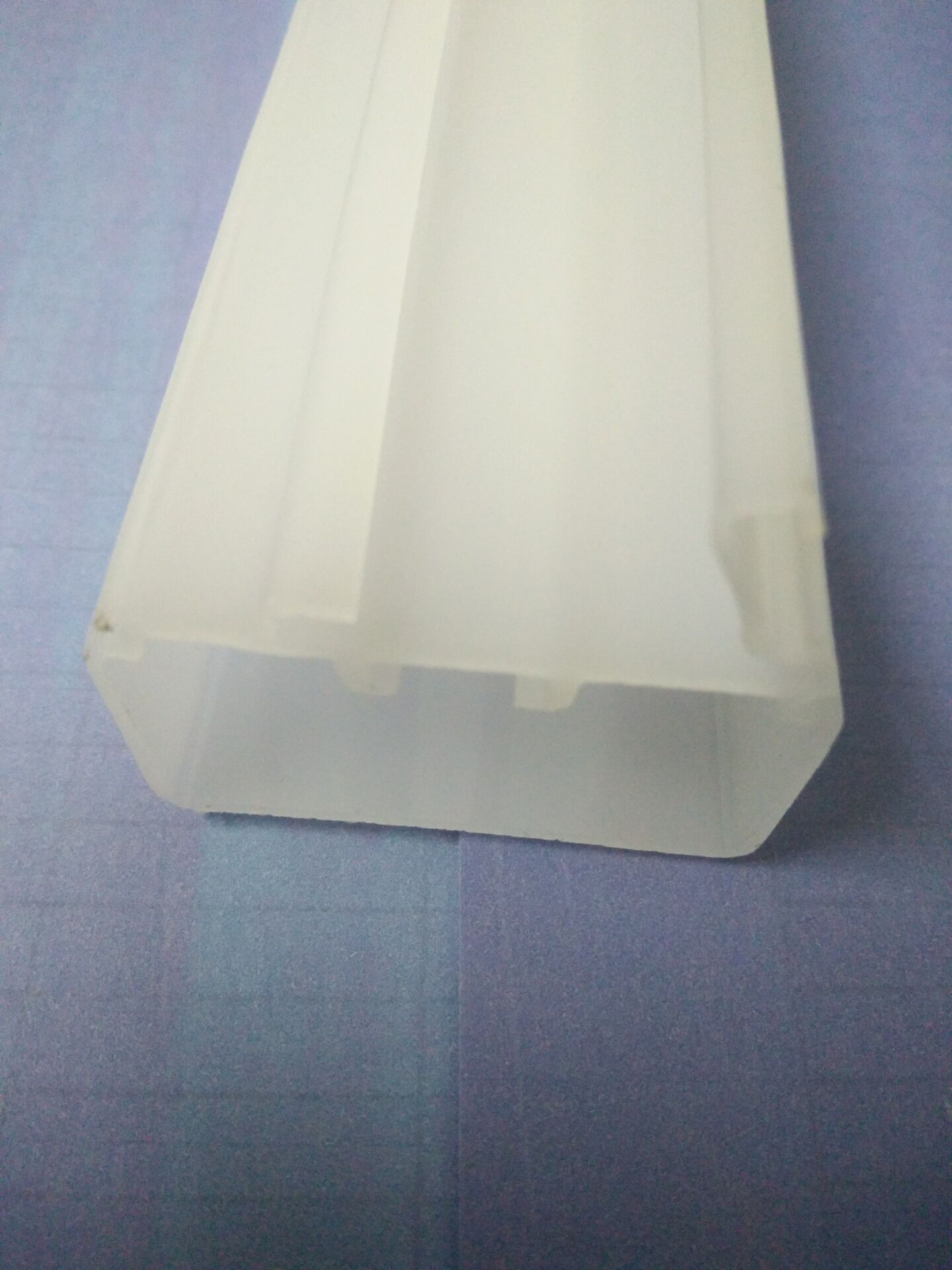 PP TPE擠出異型材加工定制 PP PTE擠出異型材 pp軌道條 pp擠出異型材生產(chǎn)廠家