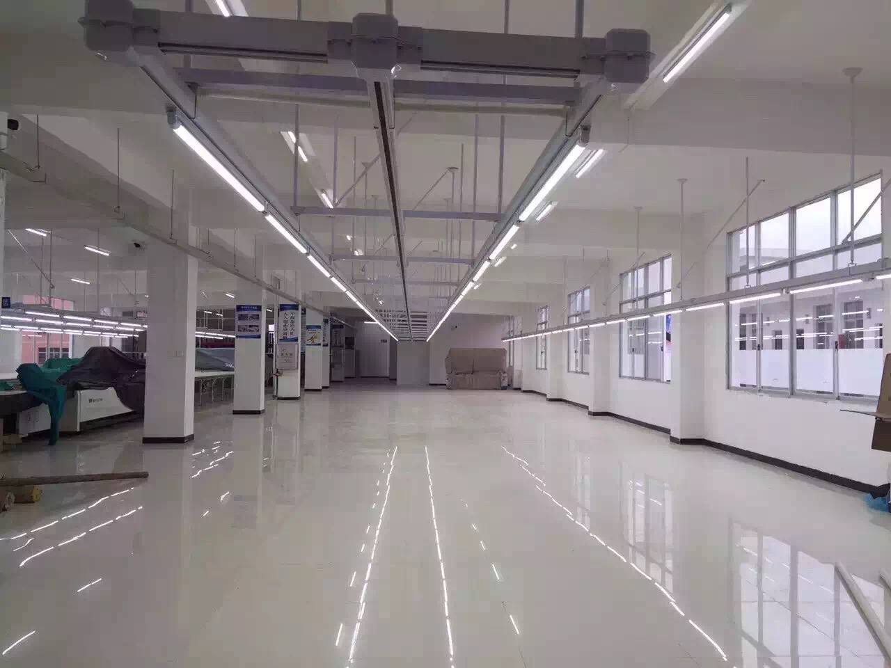 Homage/豪邁廣東服裝車間供電母線槽橋架