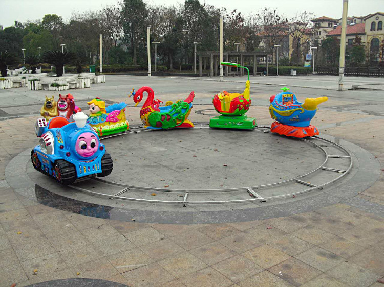兒童游樂(lè)場(chǎng)軌道小火車(chē) 電動(dòng)旋轉(zhuǎn)甜甜圈 電動(dòng)四人蹦極床 充氣電瓶車(chē)