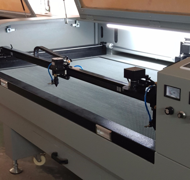 ccd攝像定位激光切割機(jī) - pvc板激光雕刻切割機(jī)廠家