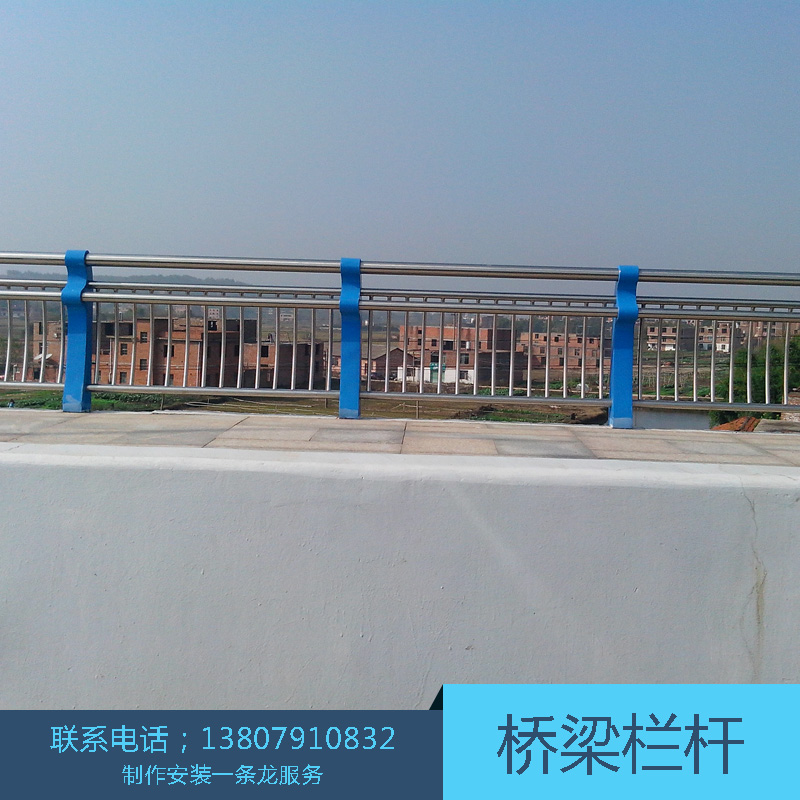 橋梁欄桿定制 復(fù)合管欄桿 河道護欄 安全護欄 橋梁護欄 防撞護欄 歡迎來電咨詢
