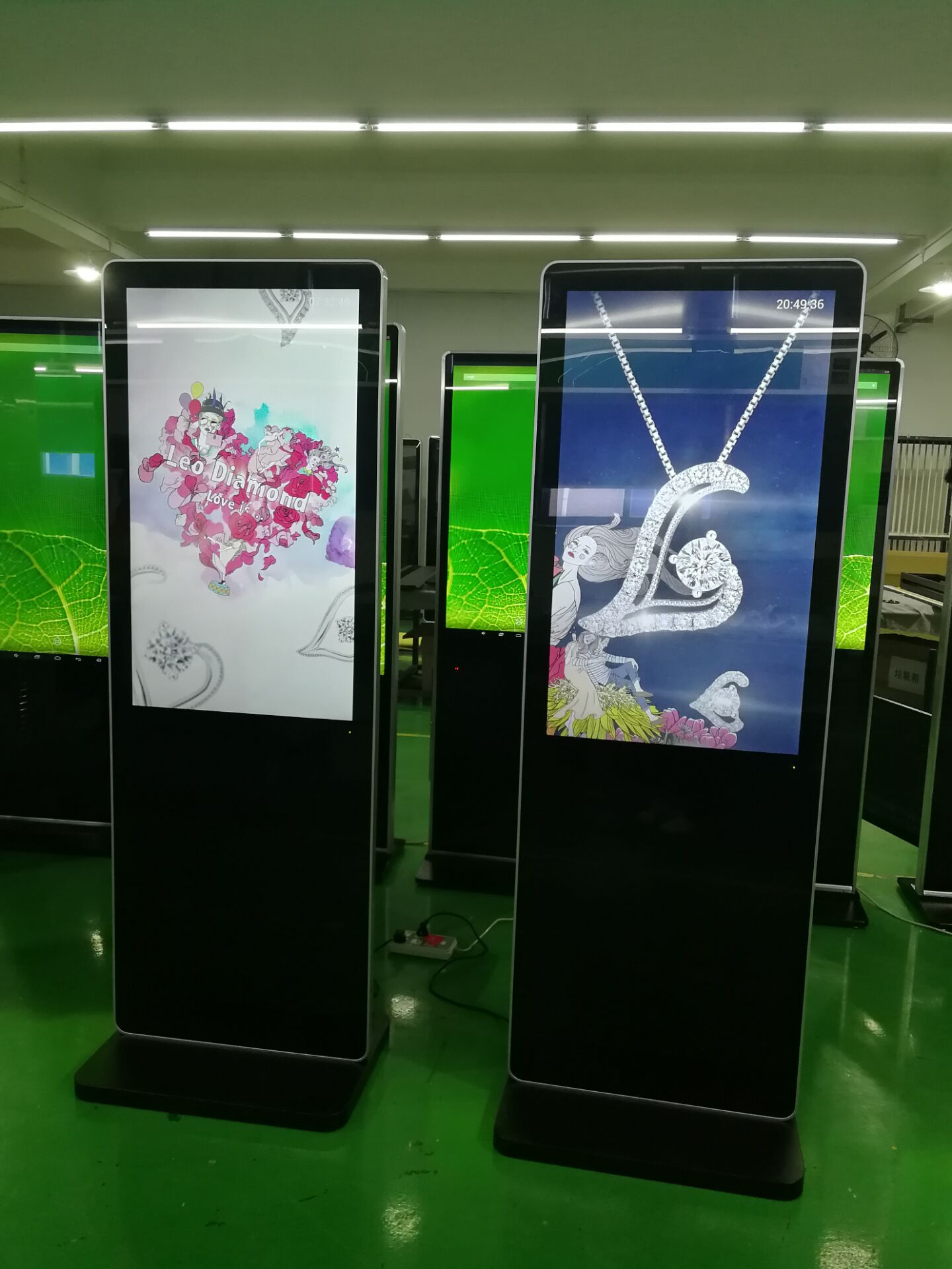 深圳廠家直銷49寸落地液晶顯示屏