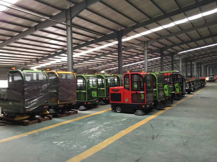 全封閉駕駛式滾刷掃地車  柳寶LB-1900曬水無塵工地林園掃地車