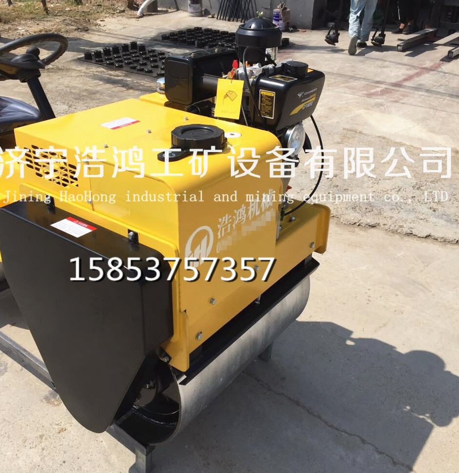 座駕式壓路機(jī)振動(dòng)雙鋼輪壓實(shí)機(jī)5千米前進(jìn)速度