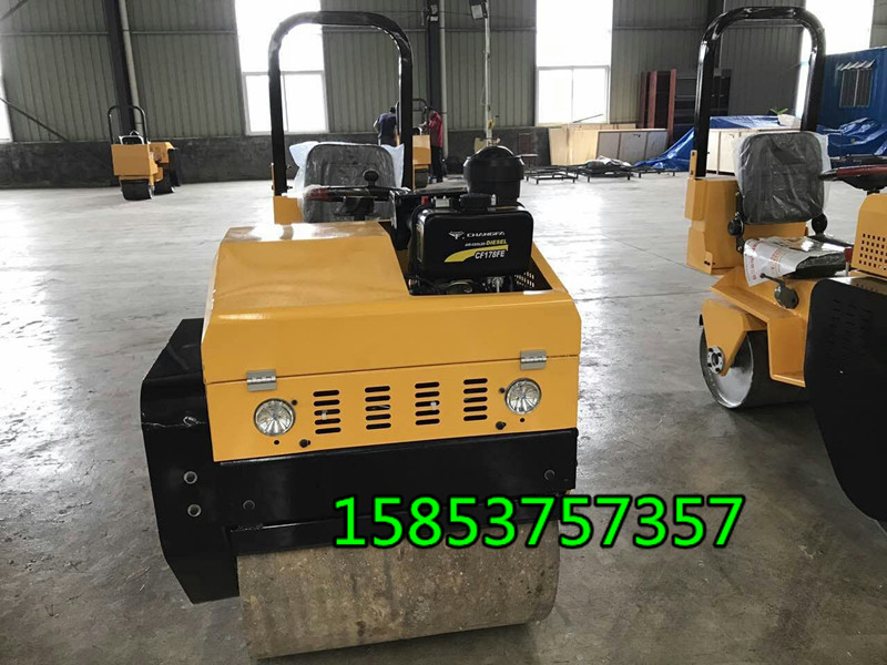 韶關(guān)小型路面壓實(shí)機(jī)座駕式瀝青壓實(shí)型號(hào)