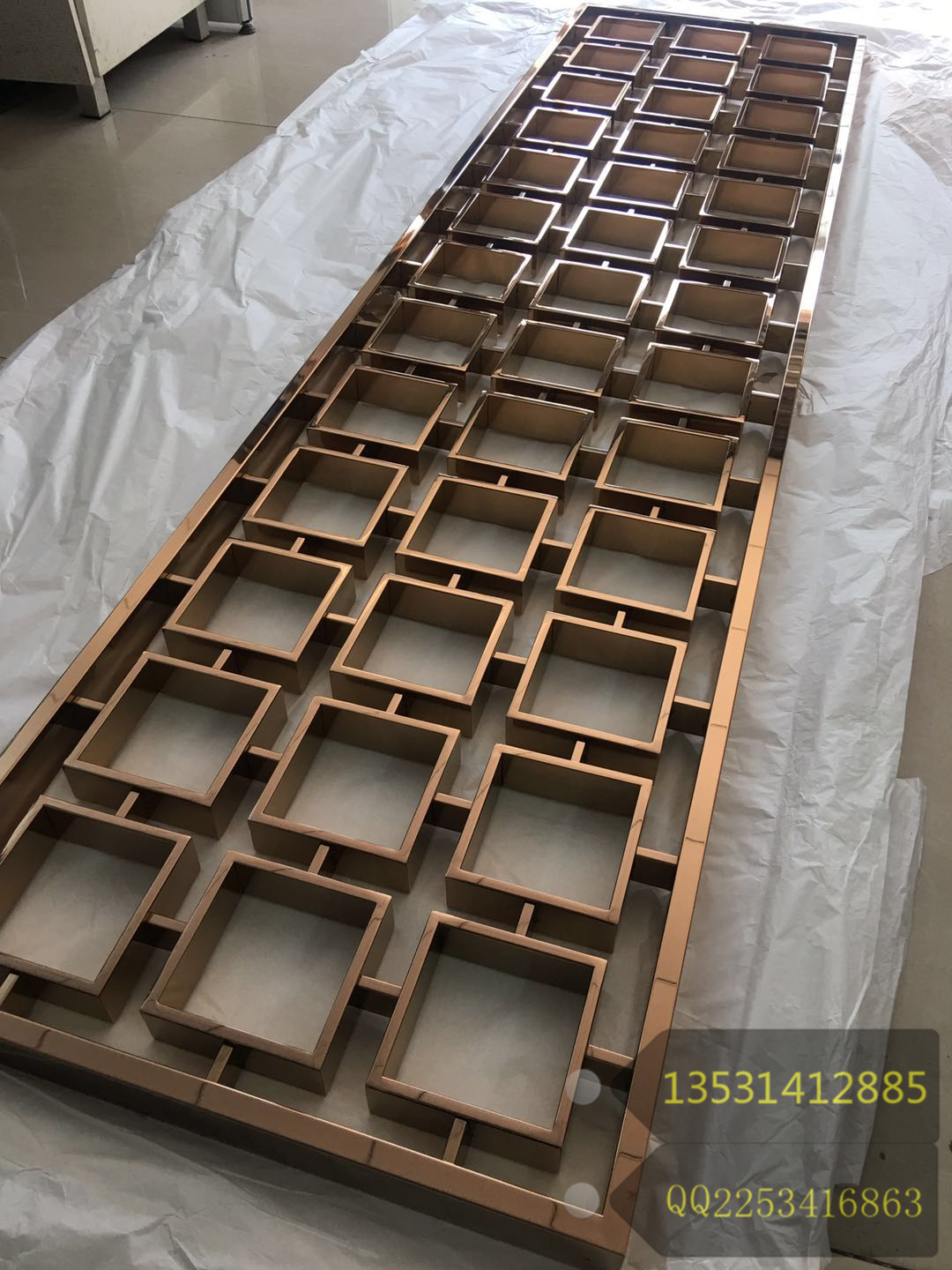 酒店玫瑰金不銹鋼花格裝飾別具一格的舒適感