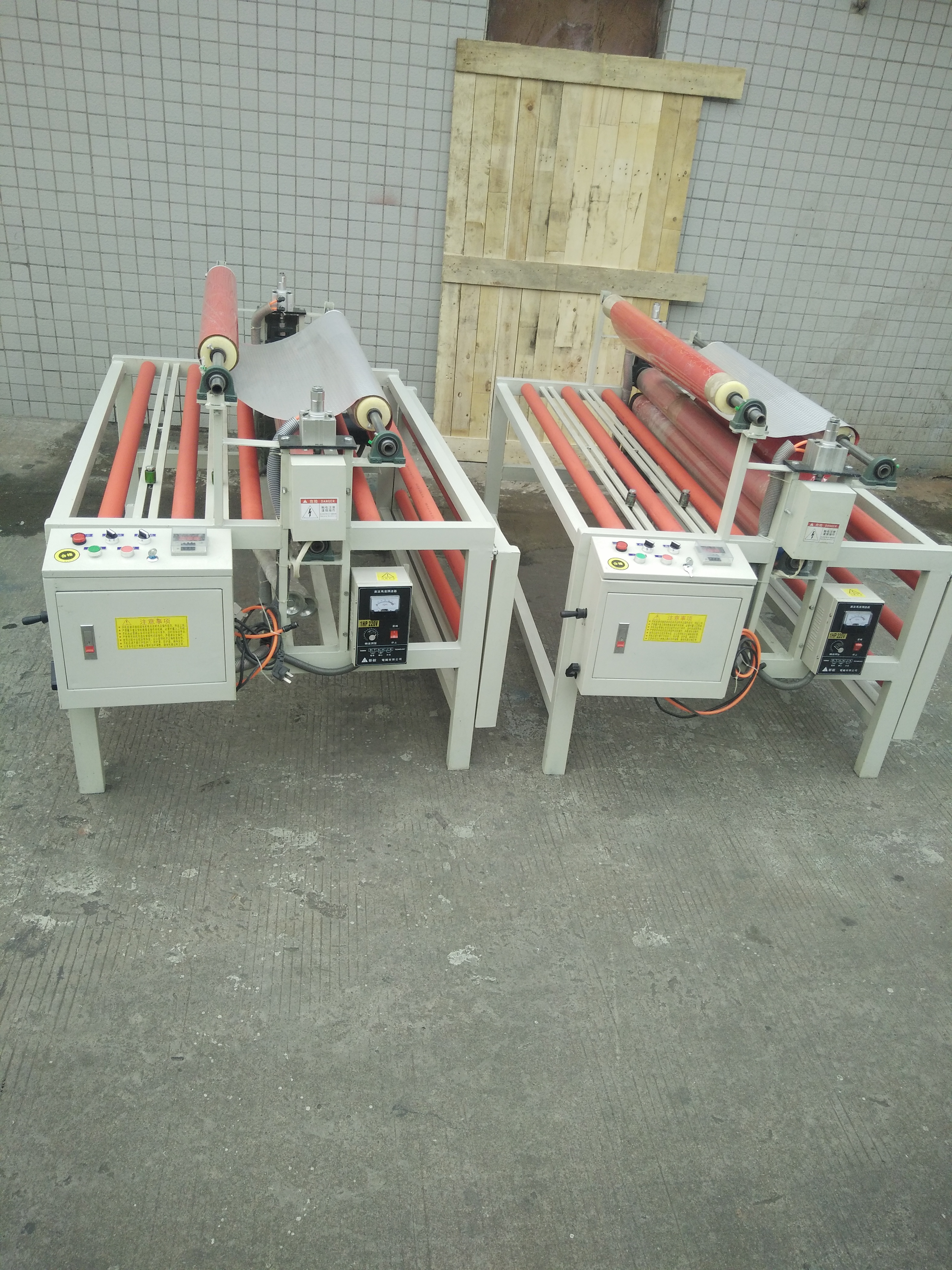 TPL－H1100調(diào)速款晶鋼門貼膜機(jī)自動(dòng)放收料板材貼膜覆膜設(shè)備 晶鋼門貼膜機(jī)廠家 佛山晶鋼門貼膜機(jī)廠家