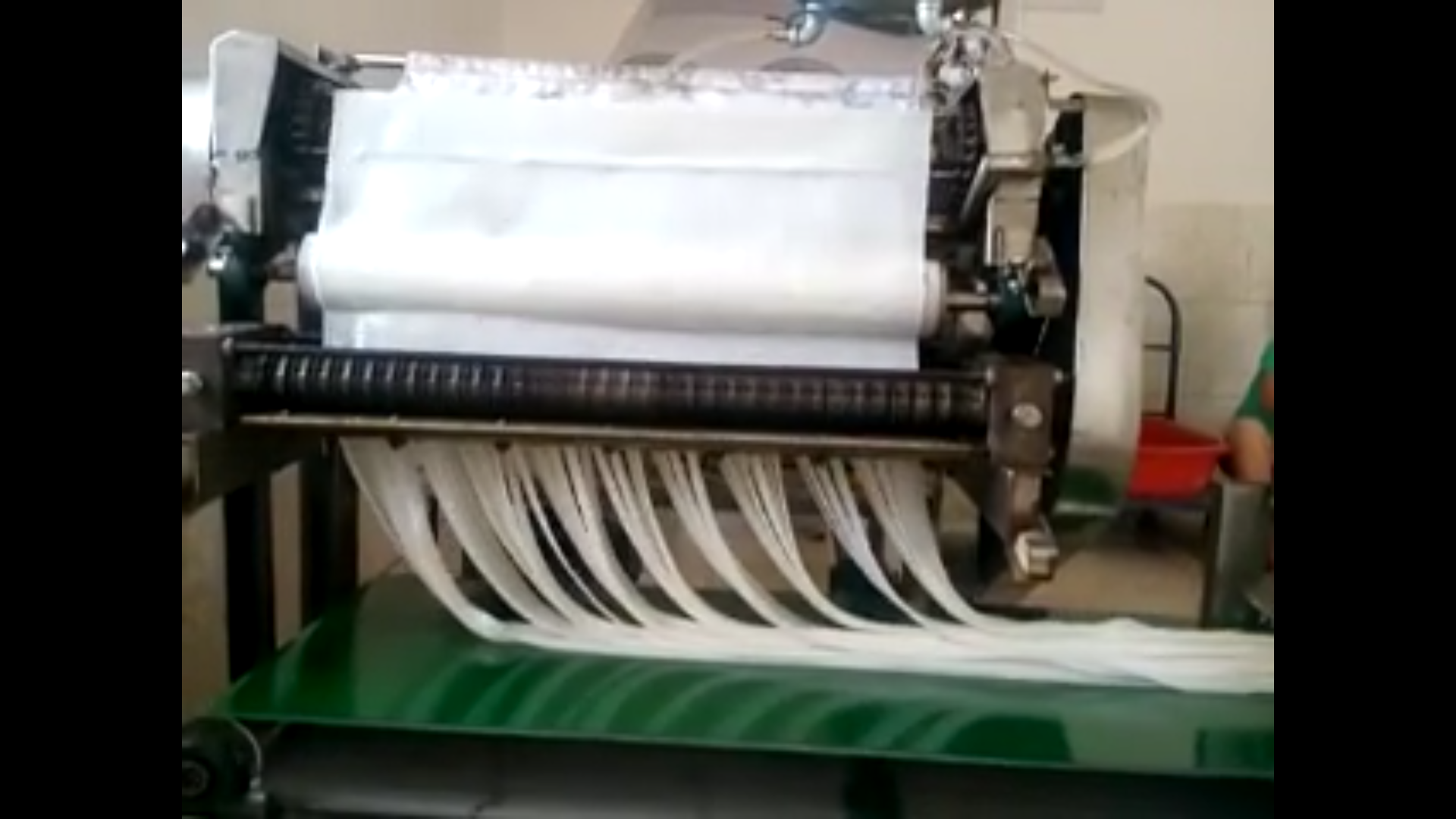 供應(yīng)河粉機(jī)多功能河粉機(jī)大型河粉機(jī)廠家直銷