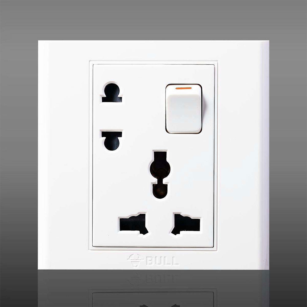 公牛插排插座開關(guān)
