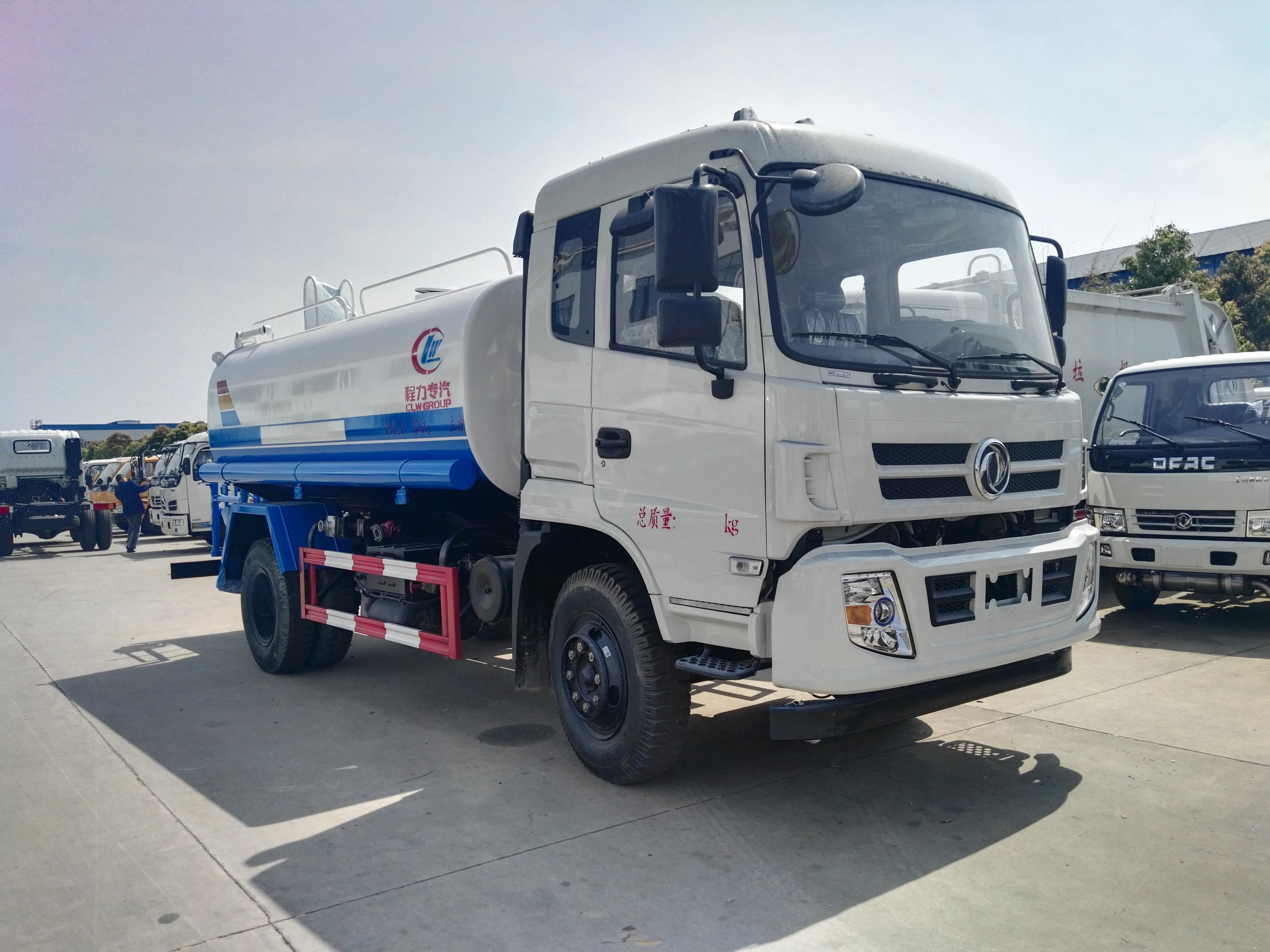 *供應(yīng)東風(fēng)國五15方灑水車