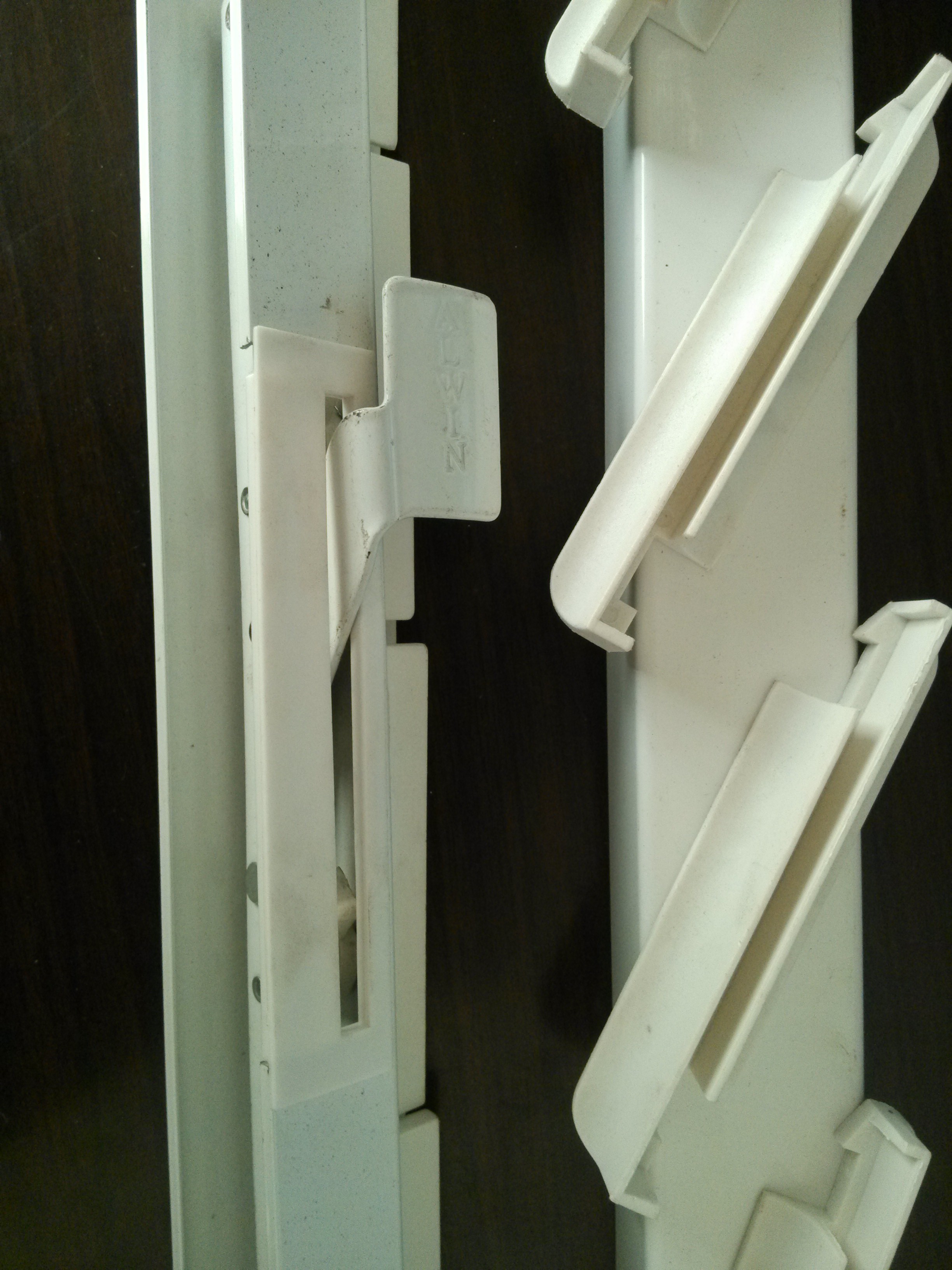 供應(yīng)玻璃百葉窗支架鋁塑加高版