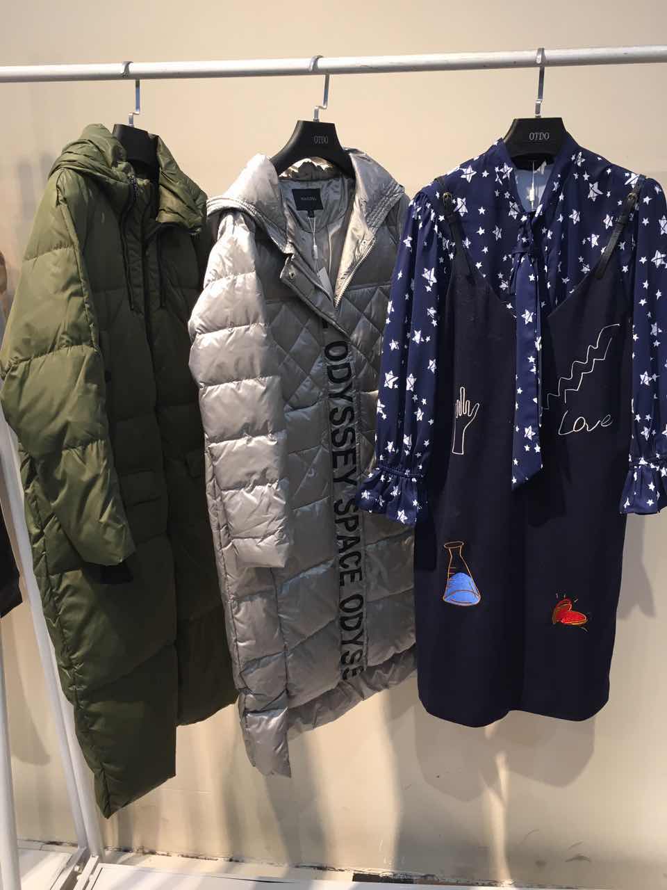 旗外貿(mào)服裝城品牌折扣女裝店進(jìn)貨奧特萊斯品牌折扣店緯珂冬裝