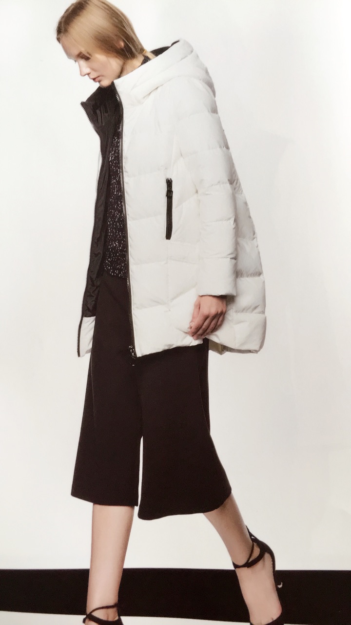 品匯時(shí)代服裝展貿(mào)中心品牌折扣女裝加盟排名品牌折扣店進(jìn)貨渠道茜可可冬裝