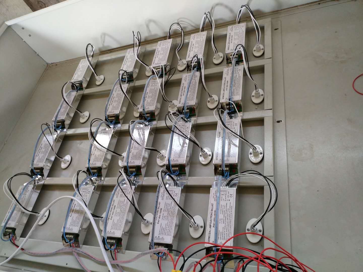 泊頭市金銀財(cái)寶設(shè)備廠家直銷UV光解除臭設(shè)備光氧催化廢氣處理