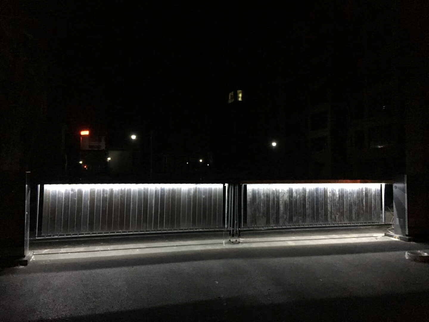 順翔廣告道閘供應(yīng)商 順翔廣告道閘廠家 順翔廣告道閘報(bào)價(jià)  停車場(chǎng)系統(tǒng)夜光燈箱廣告道閘