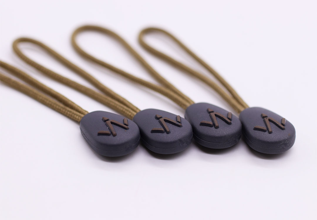 優(yōu)質(zhì)注塑拉頭PVC繩子拉袢滴塑拉