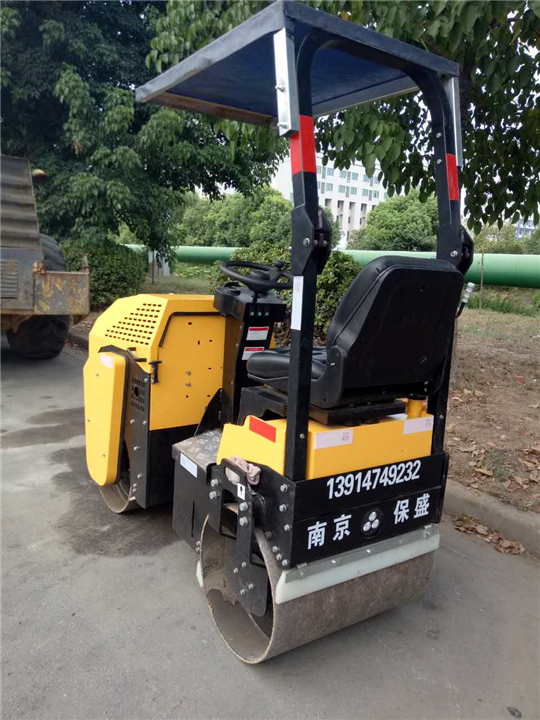 南京小型振動壓路機(jī)、小型振動壓路機(jī)出租、小型振動壓路機(jī)租賃電話