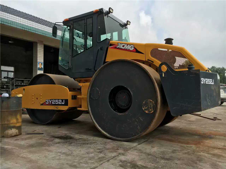 供應南京振動壓路機、南京振動壓路機租賃電話、南京振動壓路機出租