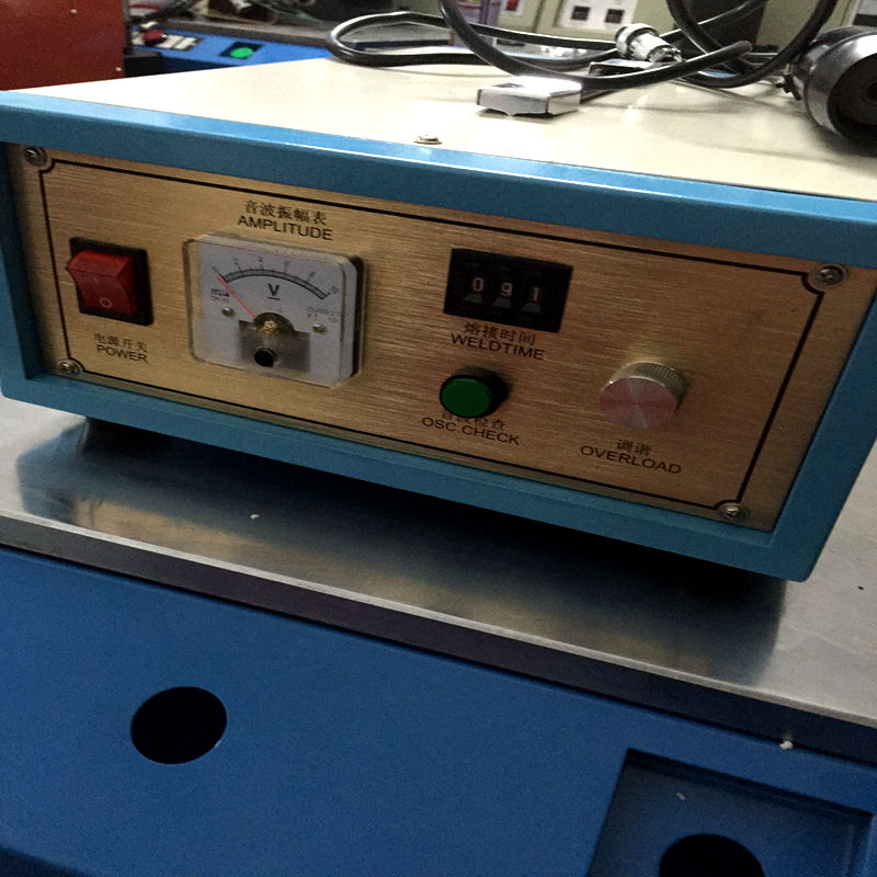 超聲波點(diǎn)焊機(jī)，手提式點(diǎn)焊機(jī)，簡易手提式焊接機(jī)