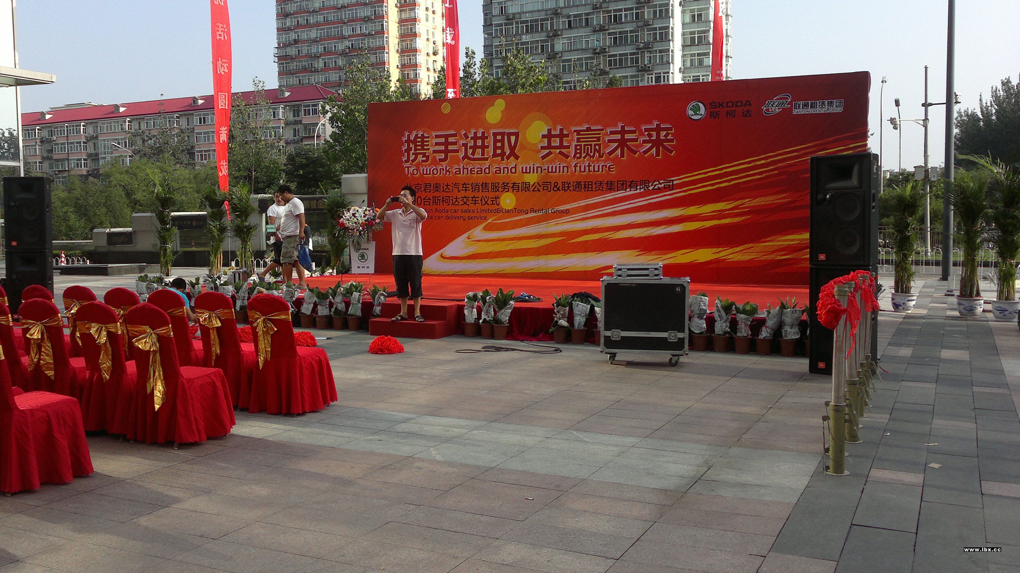 專業(yè)音響設(shè)備、舞臺(tái)音響設(shè)備、升降舞臺(tái)、桁架舞臺(tái),酒吧舞臺(tái)、南昌舞臺(tái)廠家