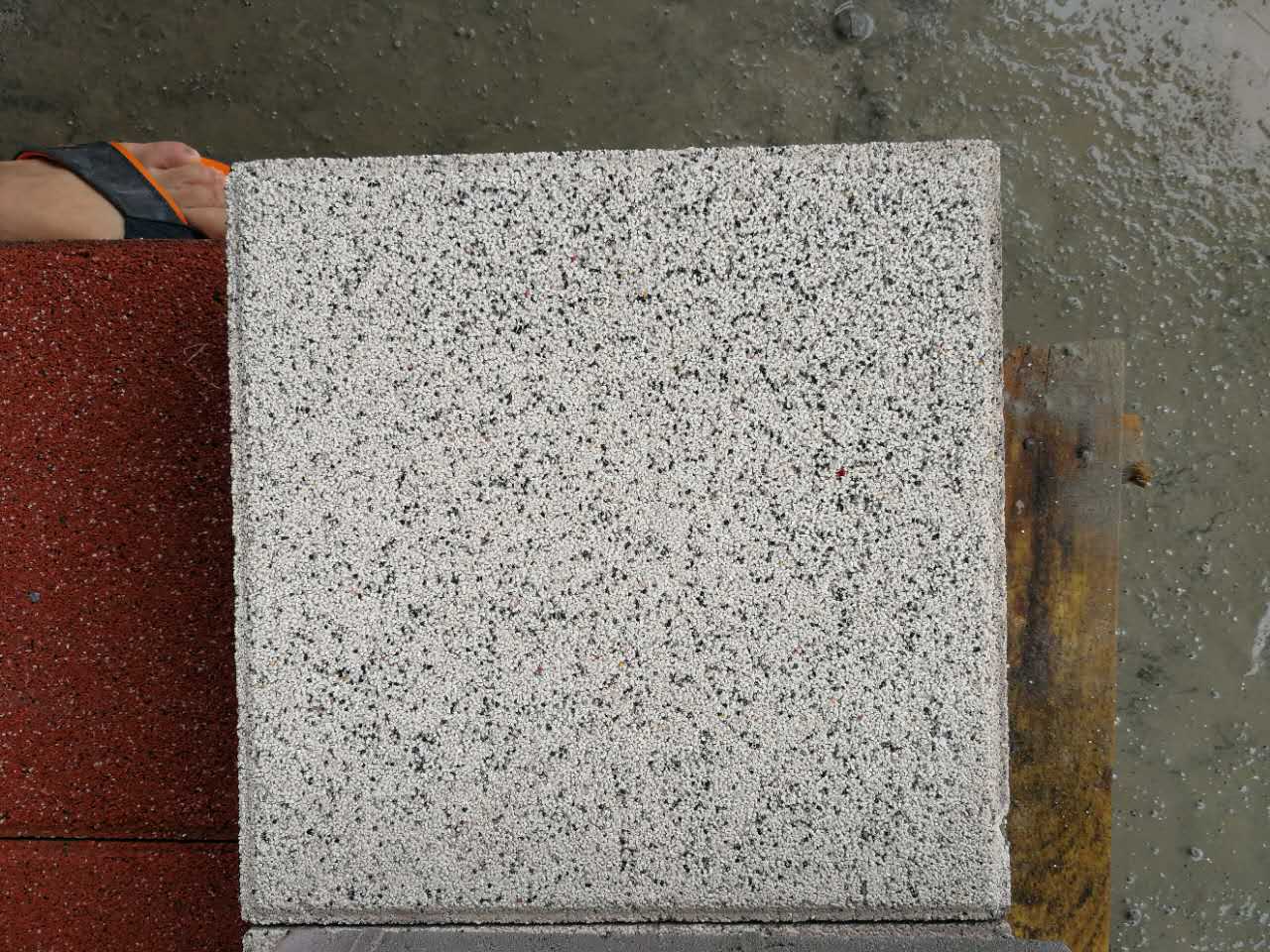 南寧生態(tài)透水磚南寧海綿磚透水磚 砂基透水磚 南寧海綿城市透水磚