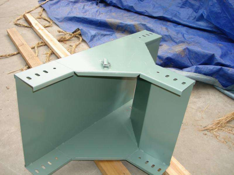 廣龍生產(chǎn)托盤(pán)式橋架  貴州托盤(pán)式橋架 托盤(pán)式橋架生產(chǎn)廠家