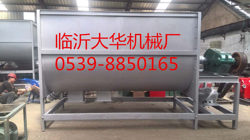 供應(yīng)山東臨沂大型奶牛飼料混合機(jī)