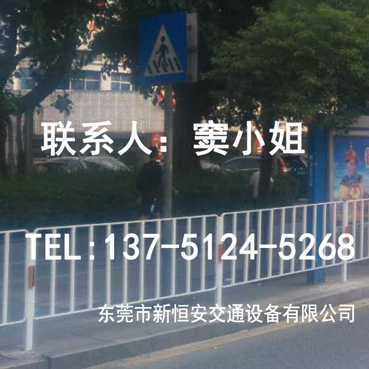 道路護欄隔離防撞護欄人行道安裝鍍鋅管材質(zhì)烤漆