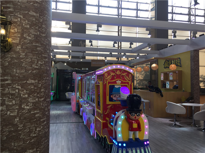 英倫風(fēng)火車(chē)娃娃機(jī)價(jià)格英倫風(fēng)火車(chē)娃娃機(jī)廠家火車(chē)造型娃娃機(jī)價(jià)格