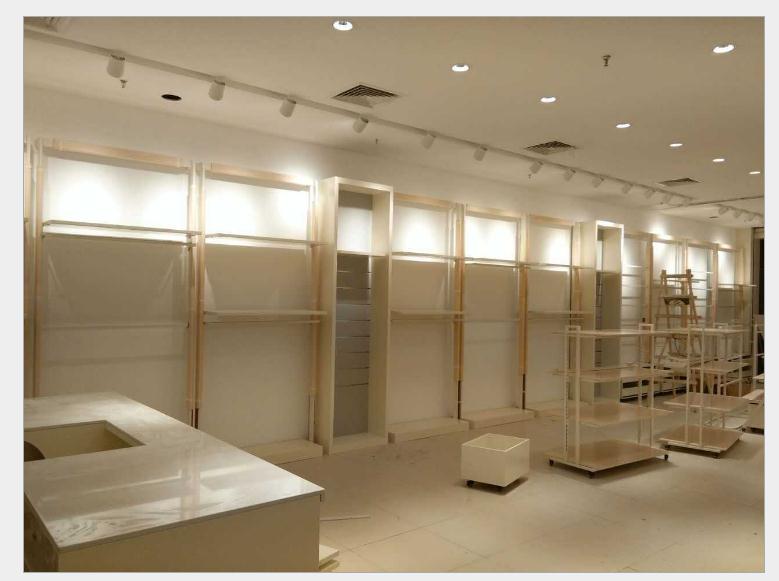 訂做加工鐵藝/不銹鋼服裝展示架，中島架，側(cè)掛，龍門架。武漢