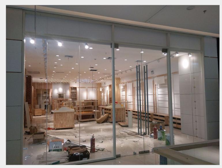 訂做加工鐵藝/不銹鋼服裝展示架，中島架，側(cè)掛，龍門架。武漢