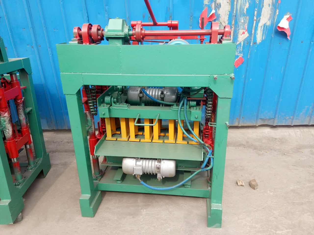 水泥磚機(jī)、鄭州水泥磚機(jī)售價(jià)、水泥磚機(jī)廠家直銷、水泥磚機(jī)生產(chǎn)廠家
