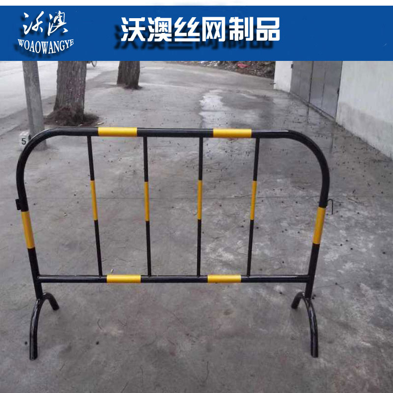 移動鐵馬臨時護(hù)欄 移動鐵馬護(hù)欄