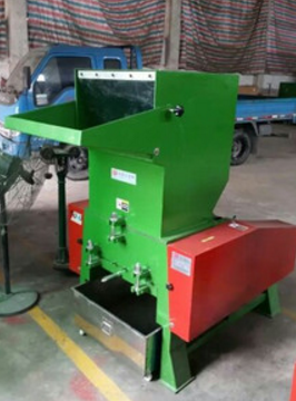 做塑料強(qiáng)力破碎機(jī)我們是專業(yè)的，專業(yè)生產(chǎn)制造塑料破碎機(jī)20年