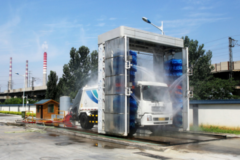 大型移動式洗車機(jī) 大型移動式洗車機(jī)生產(chǎn)商 供應(yīng)大型移動式洗車機(jī) 供應(yīng)運(yùn)輸車洗車機(jī)