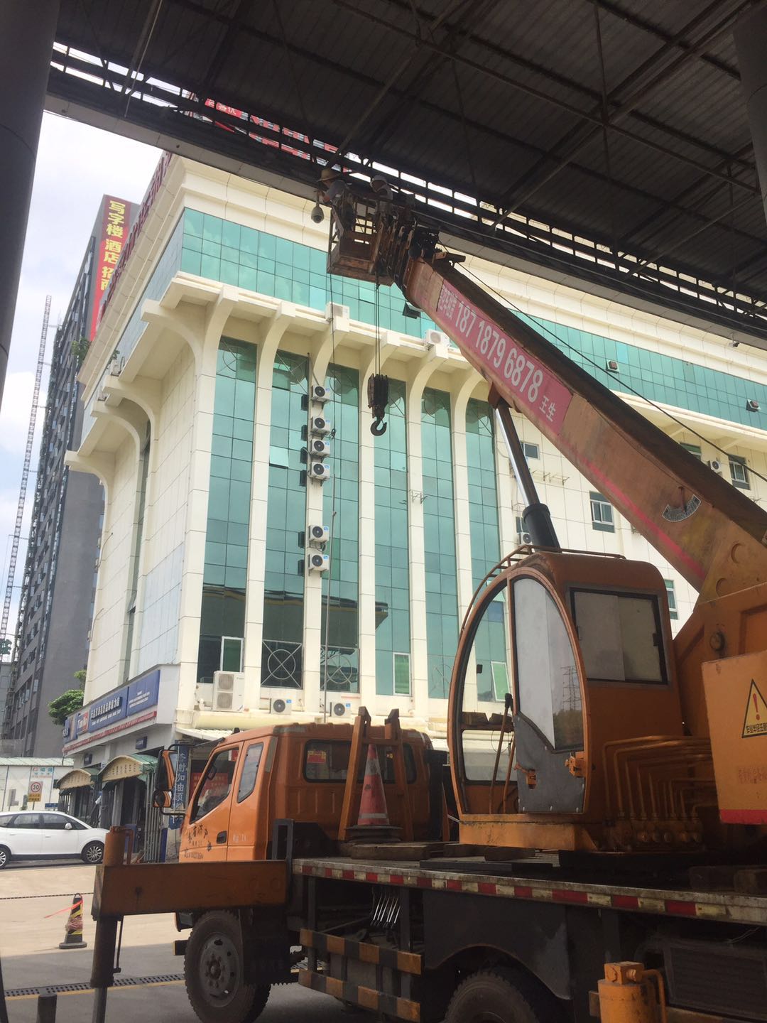 吊籃車租賃 深圳吊籃車租賃 寶安吊籃車租賃 寶安吊籃車租賃公司 寶安吊籃車租賃聯(lián)系電話 深圳吊籃車租賃聯(lián)系電話