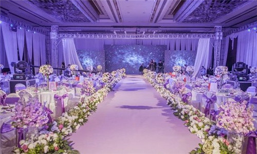中山東鳳婚慶司儀主持婚禮場(chǎng)地布置