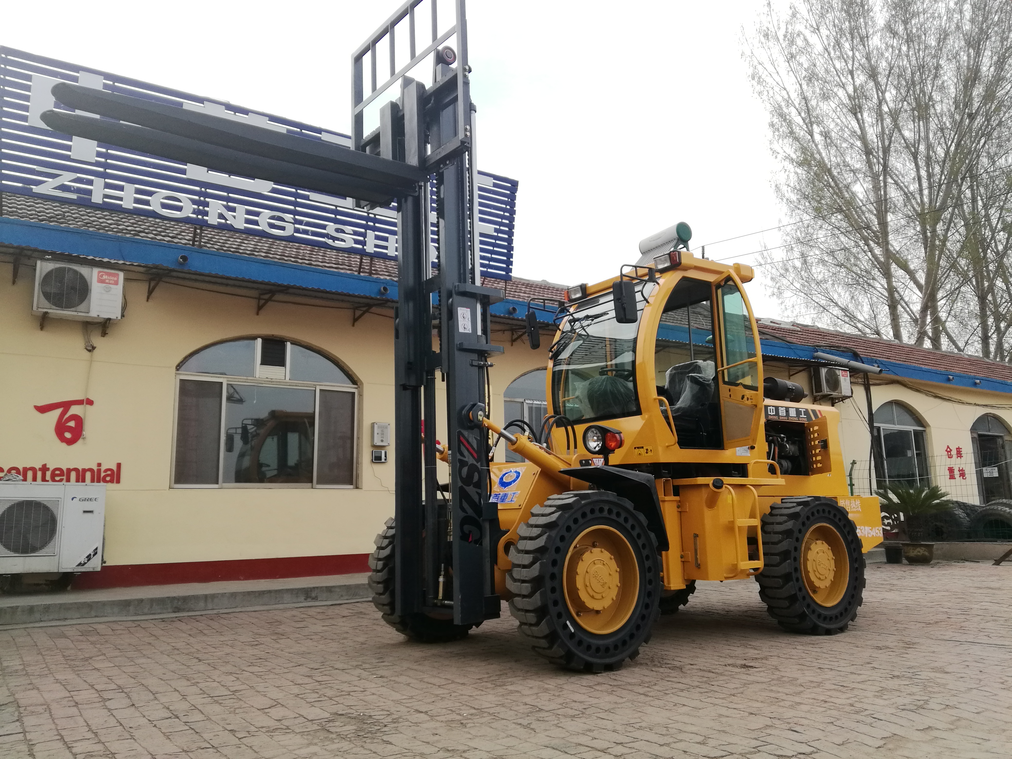 性能強載重3噸 無級變速四驅(qū)越野叉車工地*#