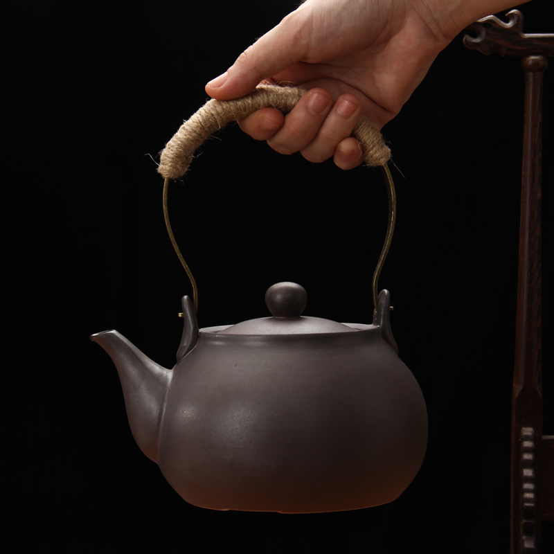 子丘陶坊專業(yè)生產(chǎn)耐干燒提梁陶壺能較好的軟化水質(zhì)去除雜味潮制茶藝大量批發(fā)
