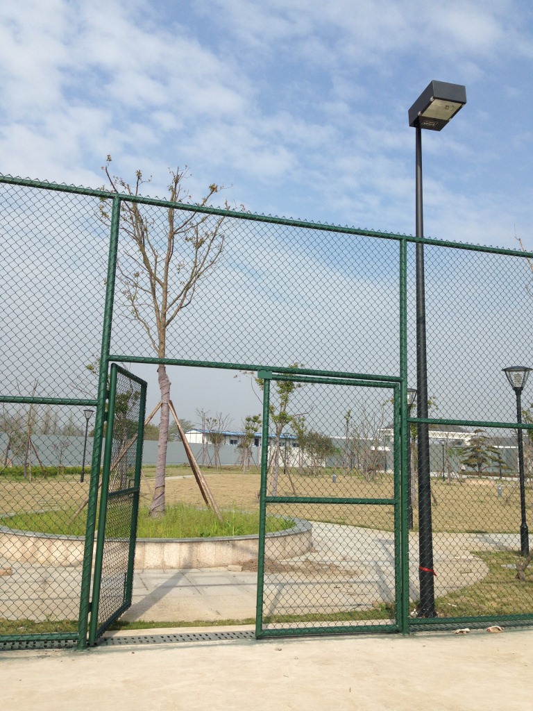 球場護欄網(wǎng) 籃球場圍網(wǎng) 4米高球場圍網(wǎng) 高爾夫球場隔離護欄網(wǎng)