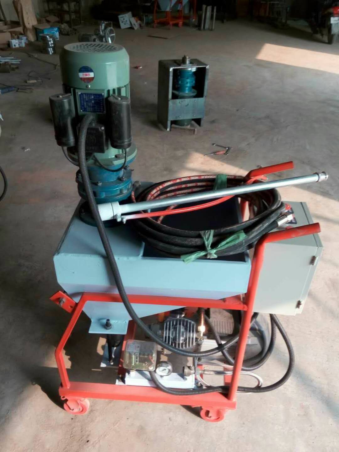 供應新款快速膩子真石漆噴涂機實用技